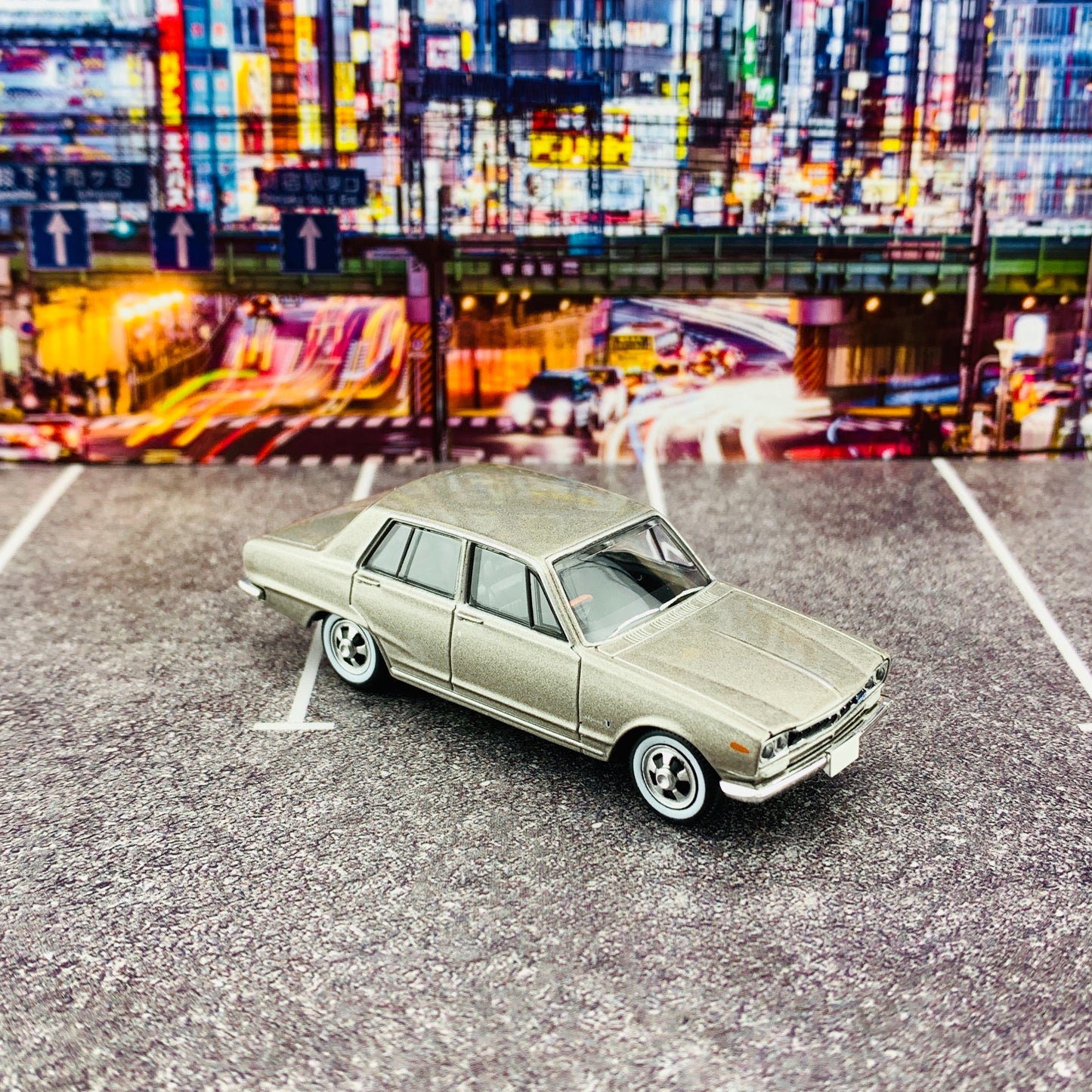Tomica Limited Vintage 1/64 Nissan Skyline 2000GT-R Silver (1971) LV-167b