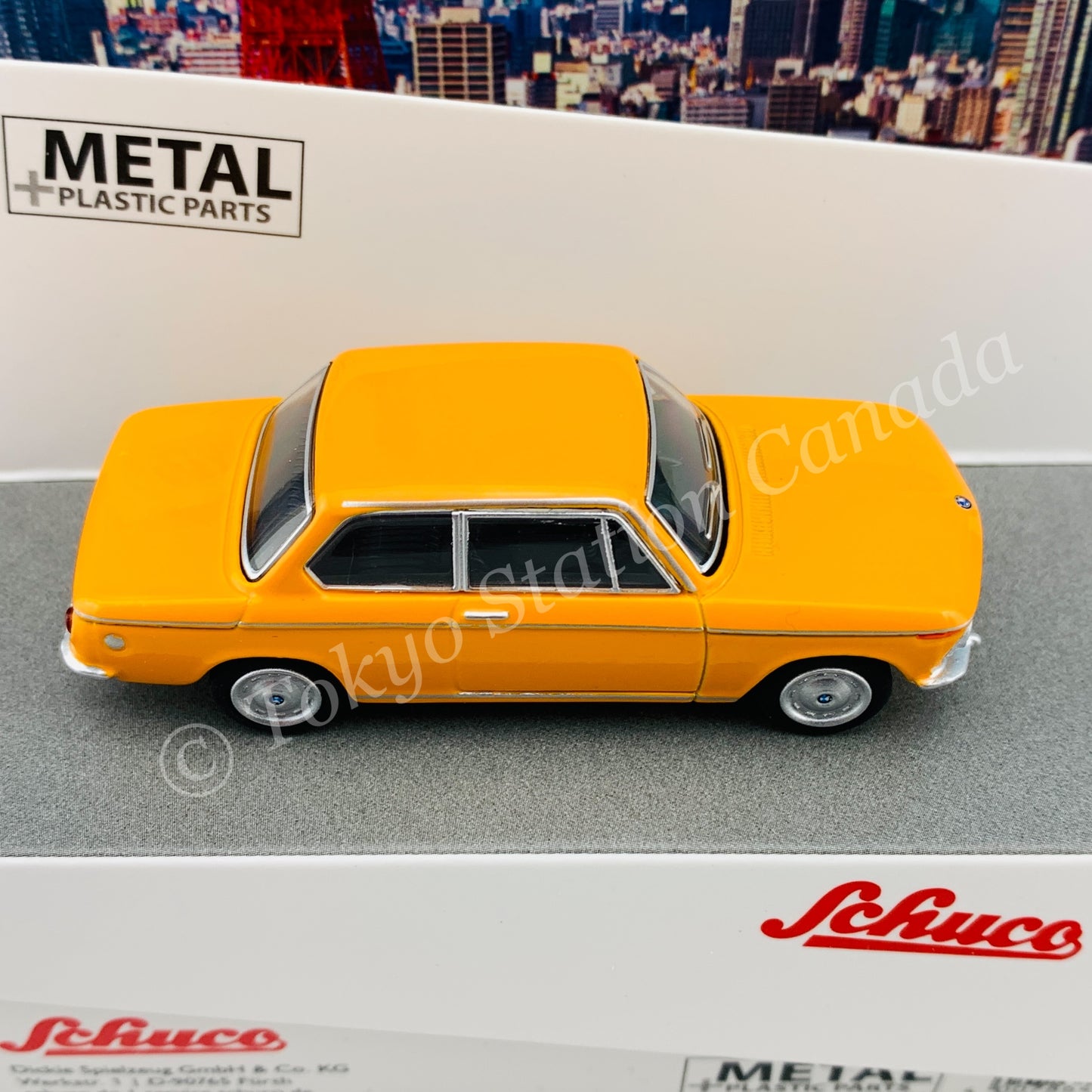 Schuco 1/64 BMW 2002 Orange 452022700