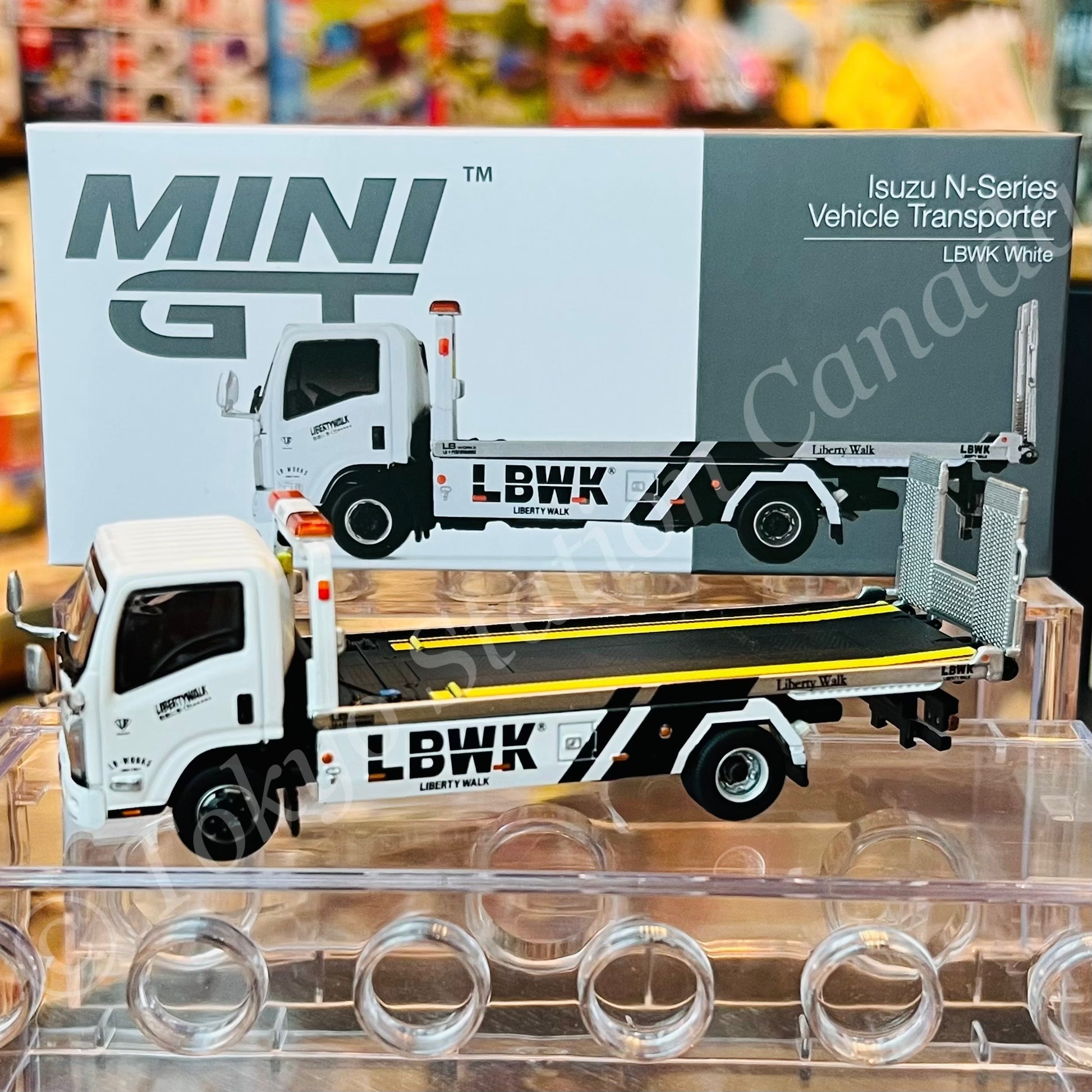 MINI GT 1/64 Isuzu N Series (ELF) Vehicle Transporter LBWK White