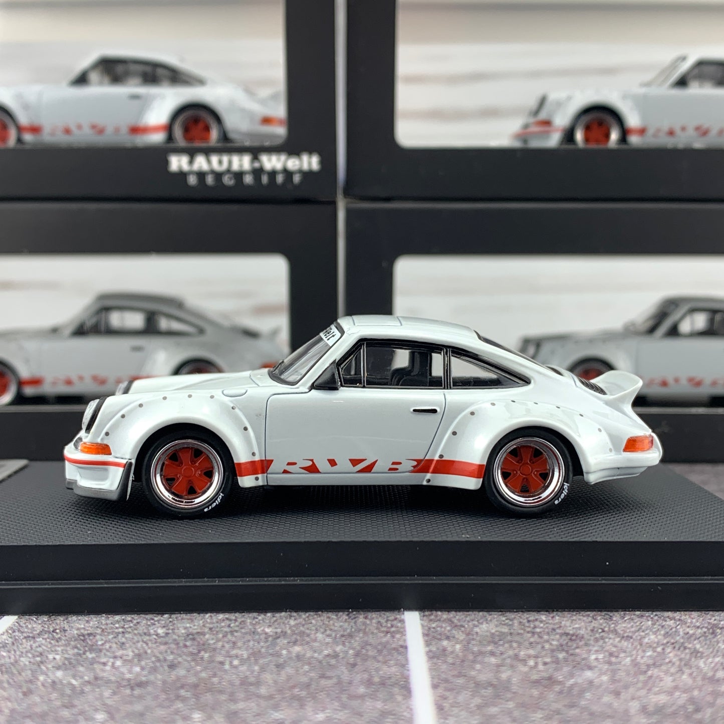 MODEL COLLECT 1/60 For Porsche RWB 930 Ducktail Wing Pearl White MC640002C