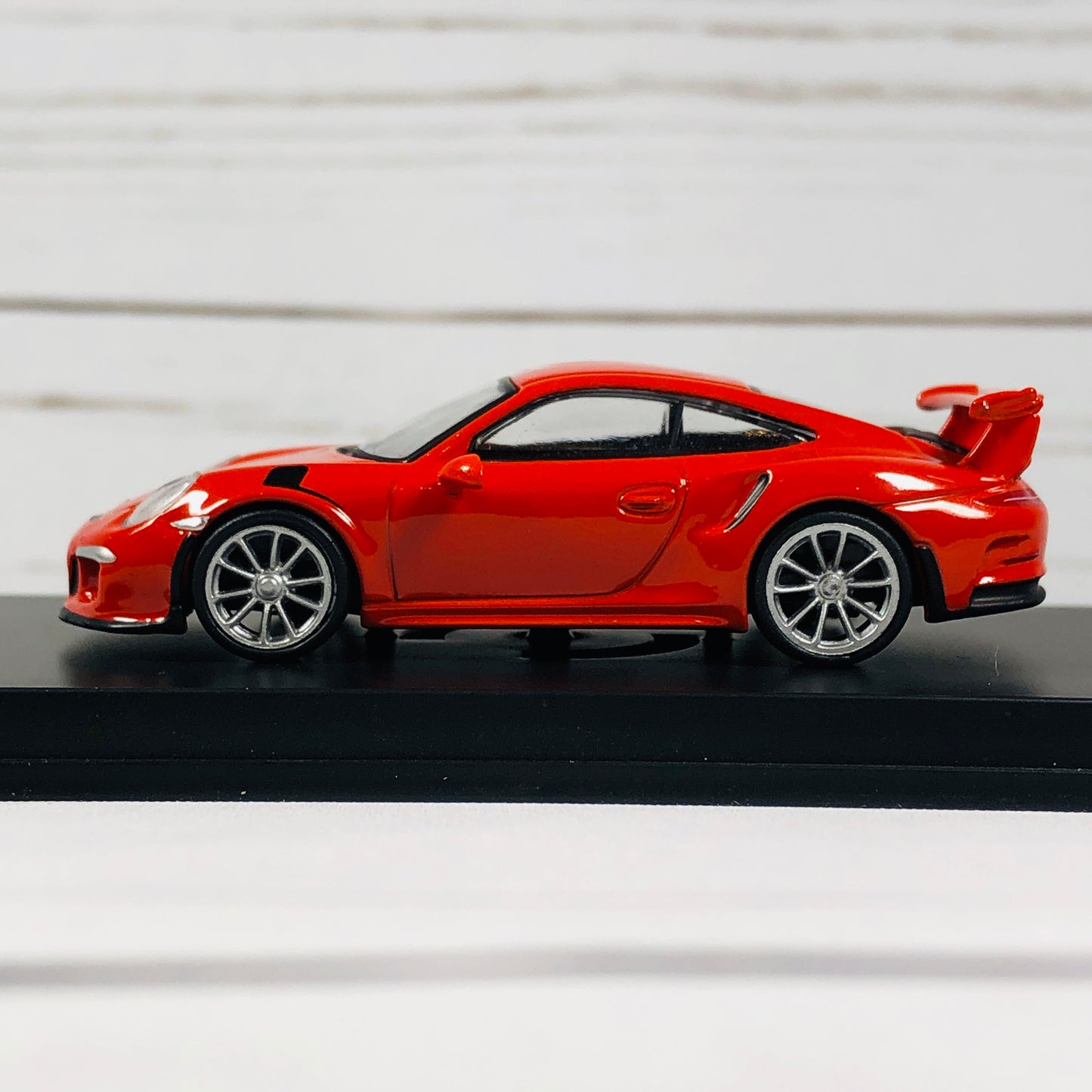 Spark 1/64 Porsche 911 GT3 RS 2016 Lava Orange Y071