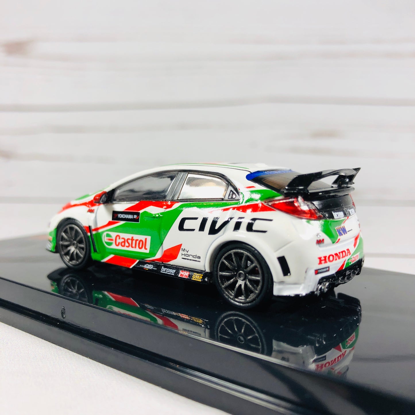 Tarmac Works 1/64 Honda Civic Type R FK2 Touring Car Livery