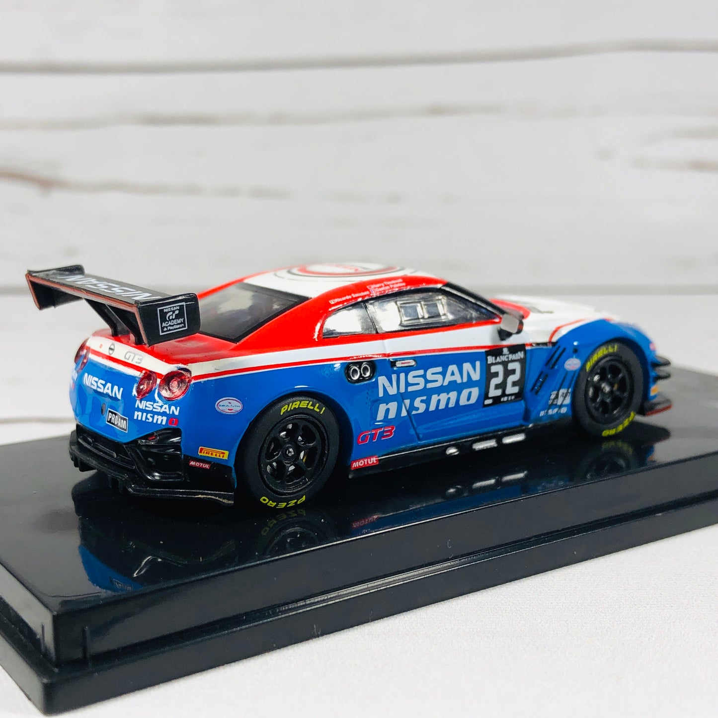 Tarmac Works 1/64 Nissan GTR NISMO GT3 Blancpain Endurance Series 2015 #22 T64-005-BES22