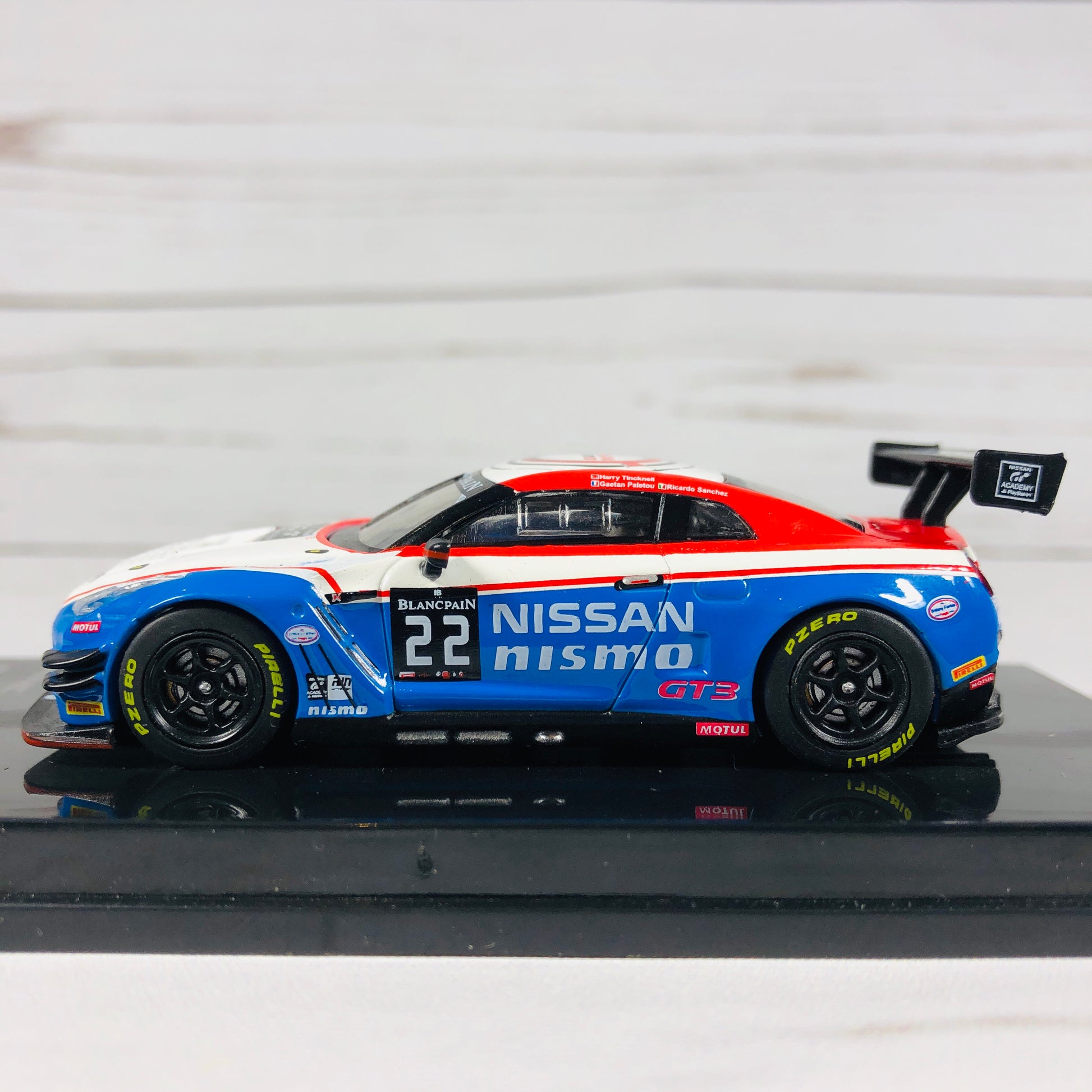 Tarmac Works 1/64 Nissan GTR NISMO GT3 Blancpain Endurance Series 2015 #22