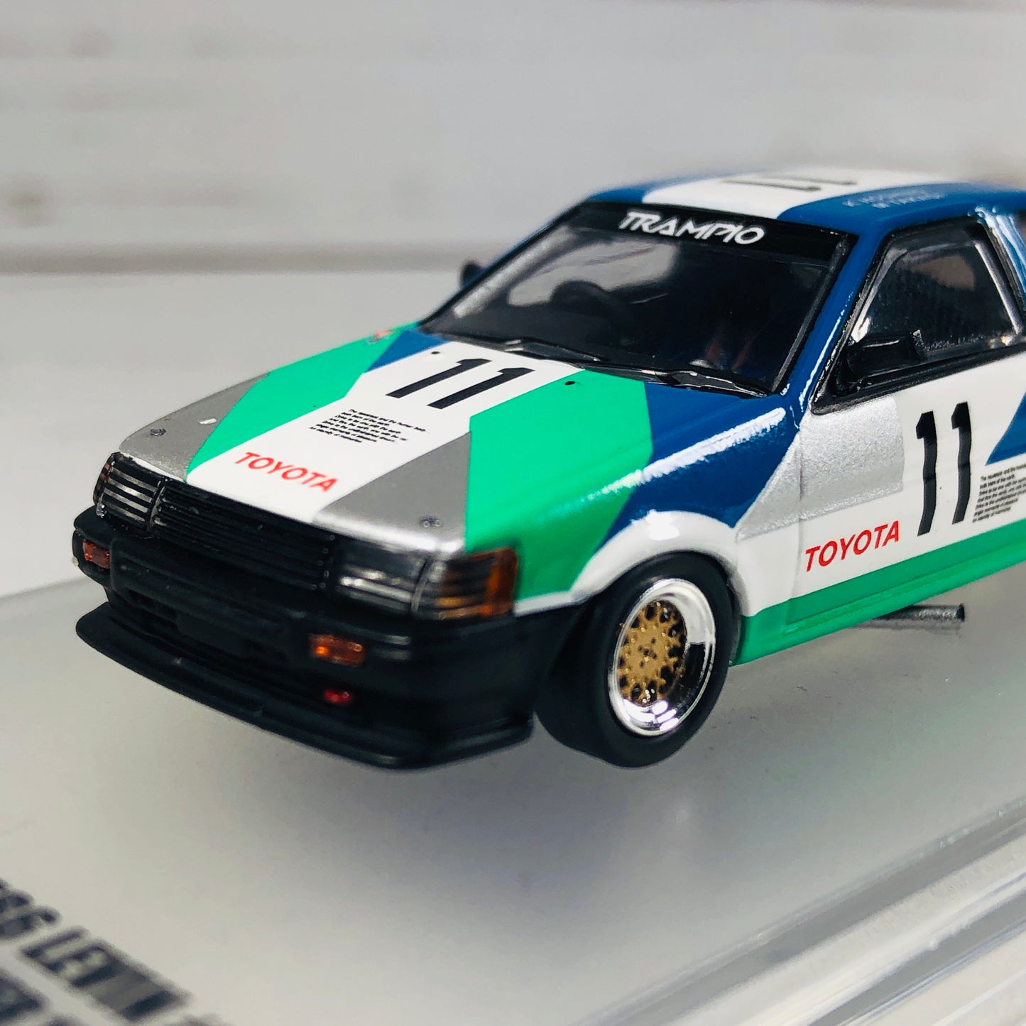 INNO64 TOYOTA COROLLA AE86 LEVIN #11 "TRAMPIO" JTCC 1985 IN64-AE86-11TR85