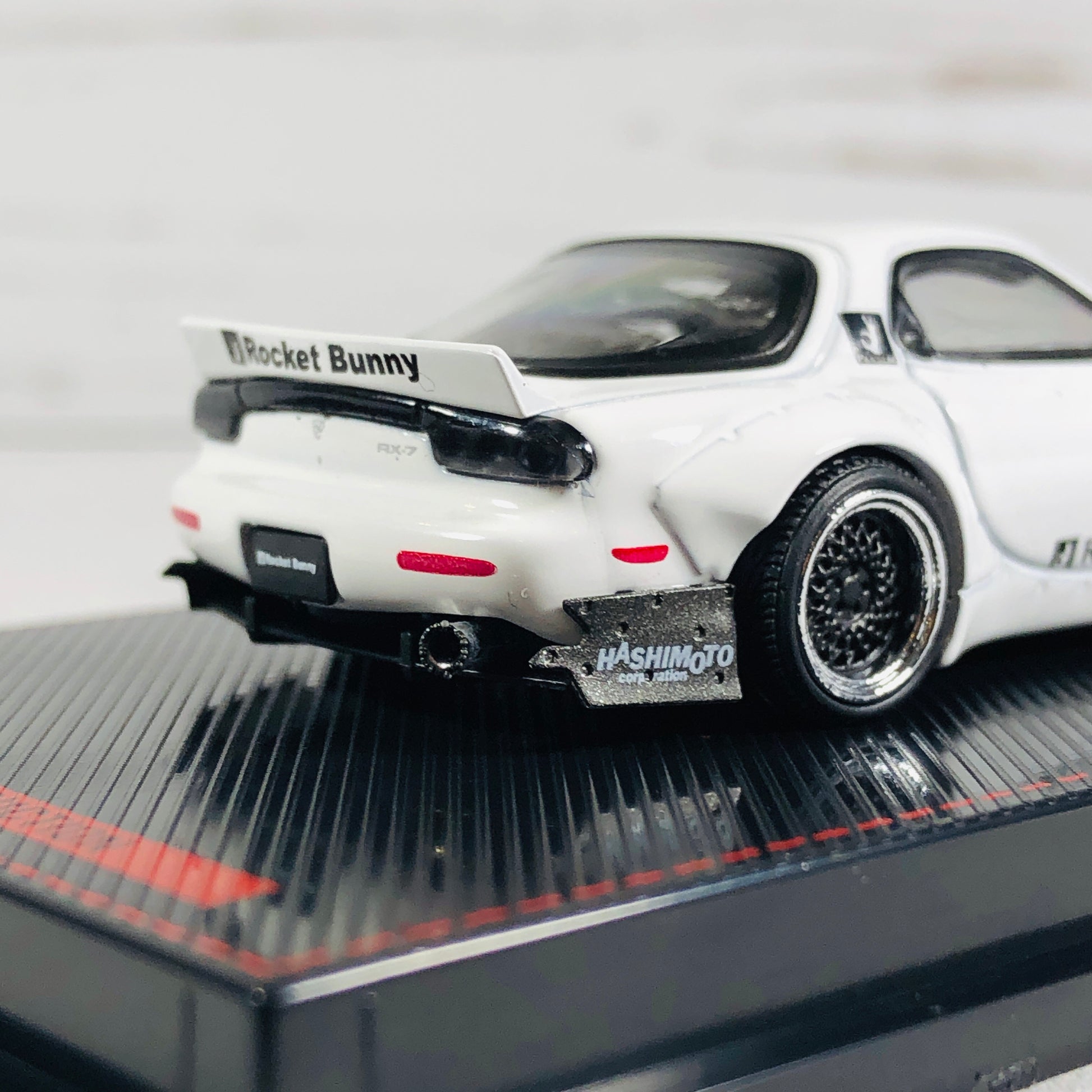 Ignition Model 1/64 Rocket Bunny RX7 (FD3S) White 1411
