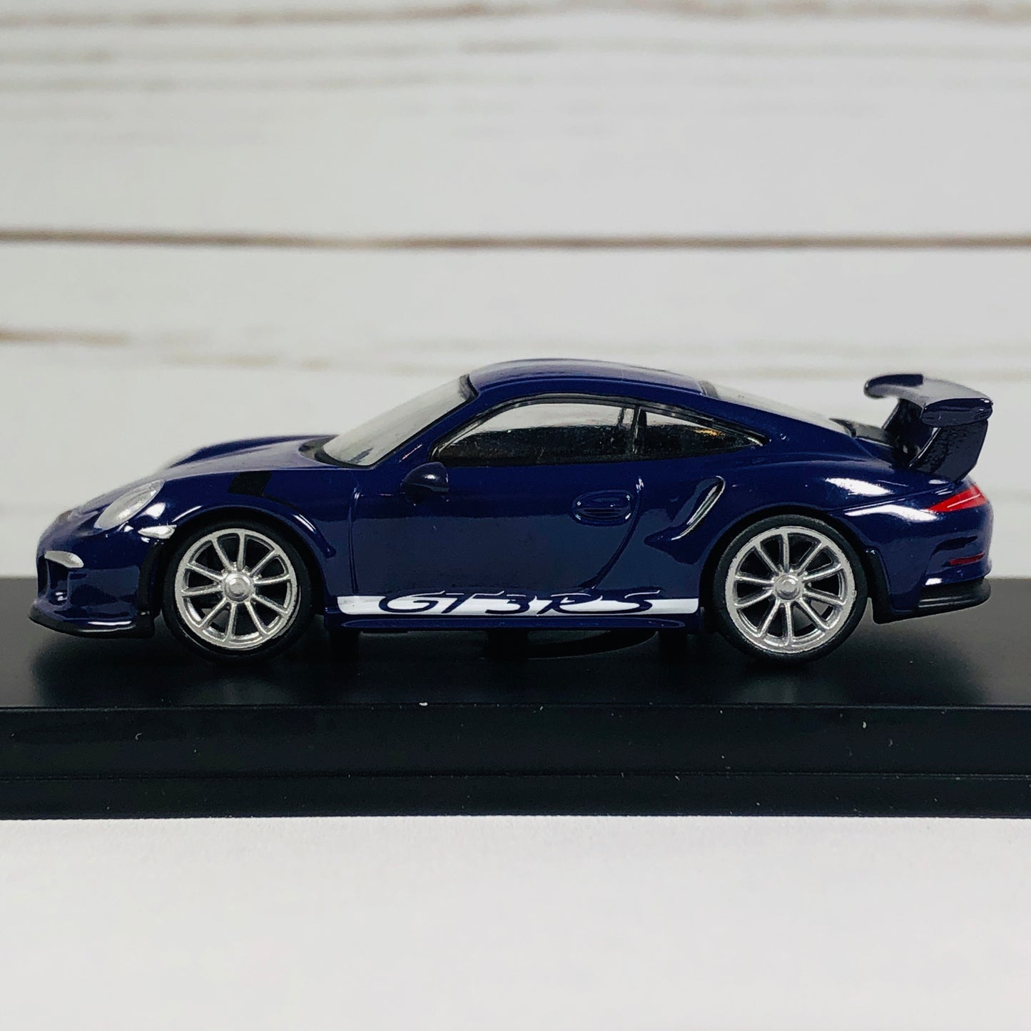 Spark 1/64 Porsche 911 GT3 RS 2016 Ultra Violet Y072