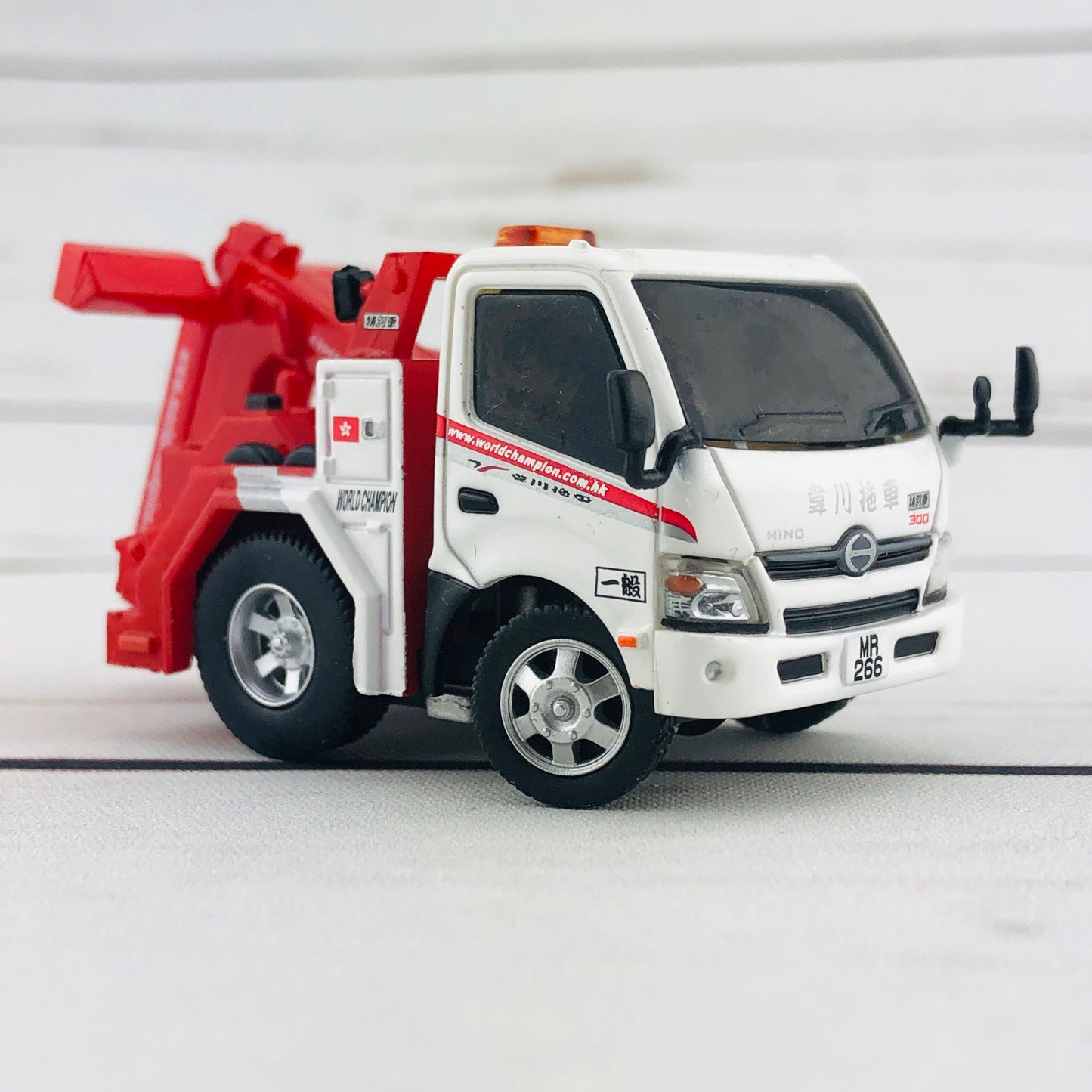 TinyQ Pro-Series 09 - HINO 300 Tow Truck (World Champion) TinyQ-9-S1