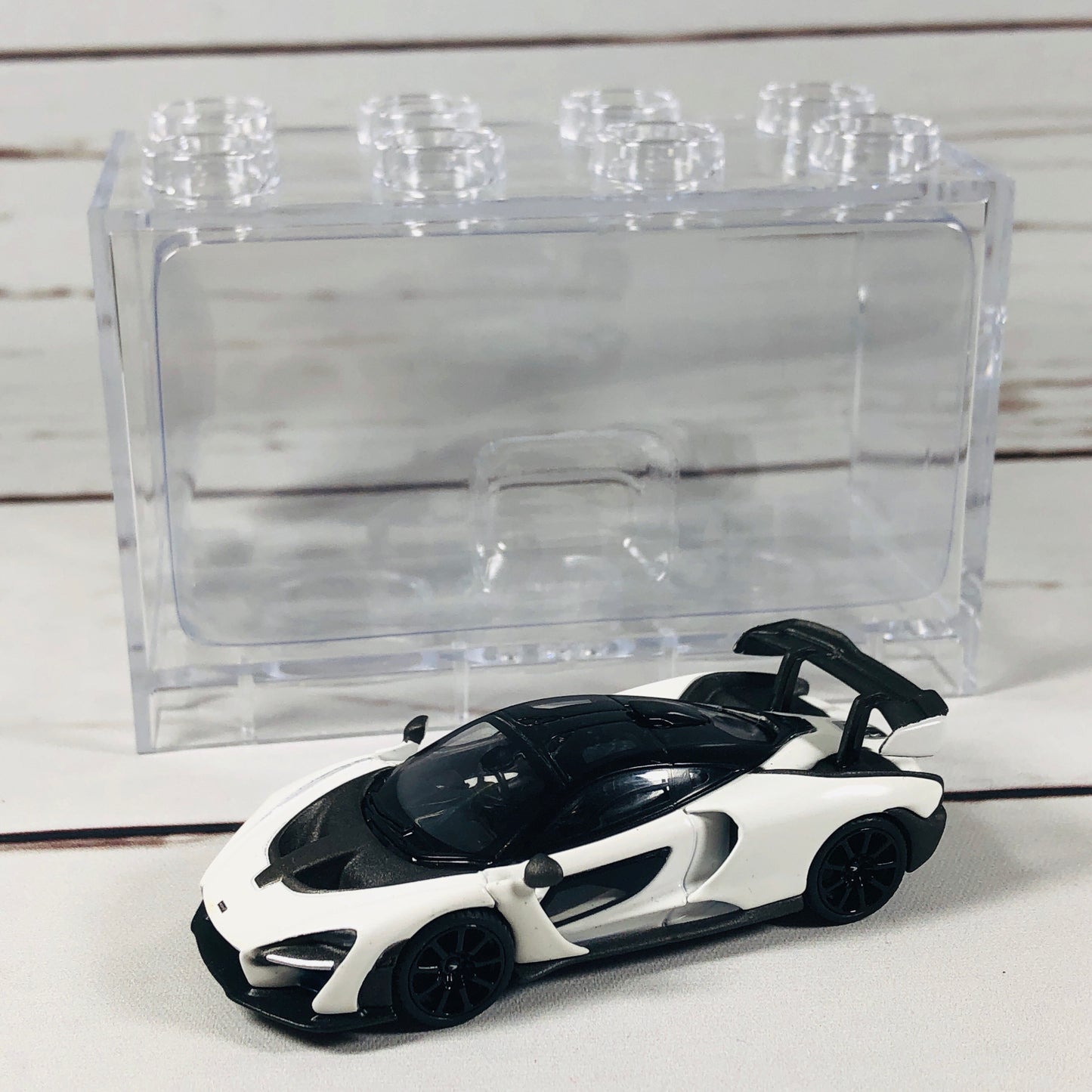 MINI GT McLaren Senna White RHD (Hong Kong Exclusive) MGT00019-R