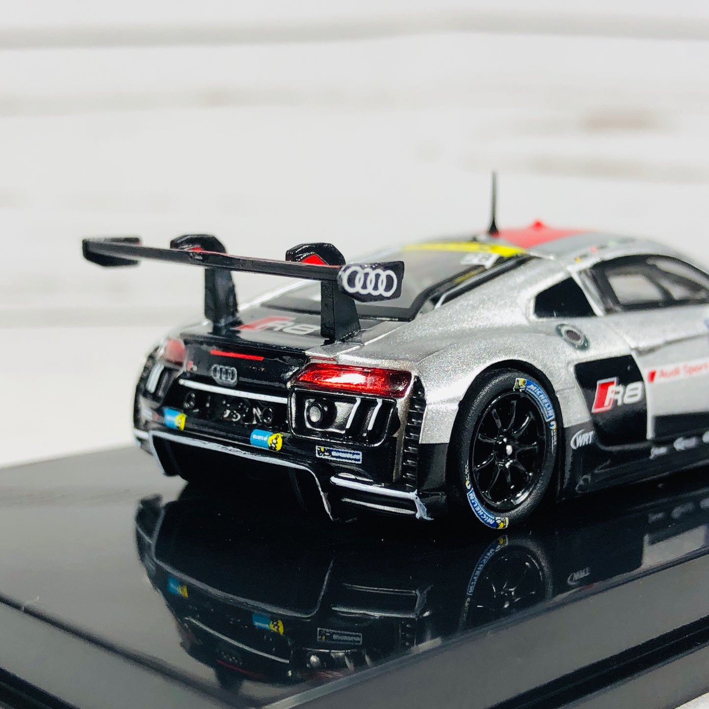 Tarmac Works 1/64 Audi R8 LMS 2015 - Nurburgring 24H 2015 Winner #28 T64-007-15N24