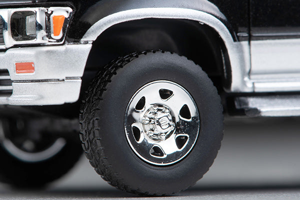 TOMYTEC Tomica Limited Vintage Neo 1/64 TOYOTA HILUX 4WD PICKUP DOUBLE CAB SSR-X OPTIONS (BLACK/SILVER) 1995 LV-N255c