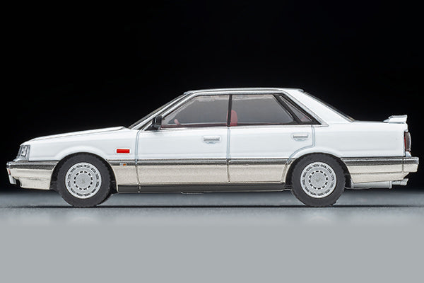 TOMYTEC Tomica Limited Vintage Neo 1/64 Nissan Skyline 4-door HT GT Passage Twin Cam 24V (White/Beige) 1986 LV-N282a