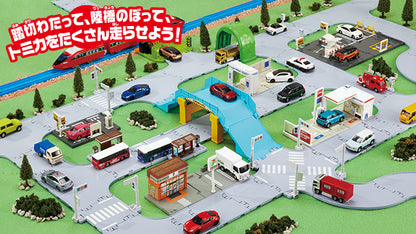 TAKARA TOMY Tomica World Tomica Town Railroad Crossing, Overpass, Intersection Road Set 4904810209577